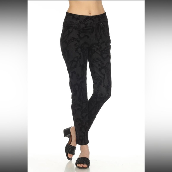 NWT🌸Joseph Ribkoff Black Cropped Jeans - Picture 3 of 17